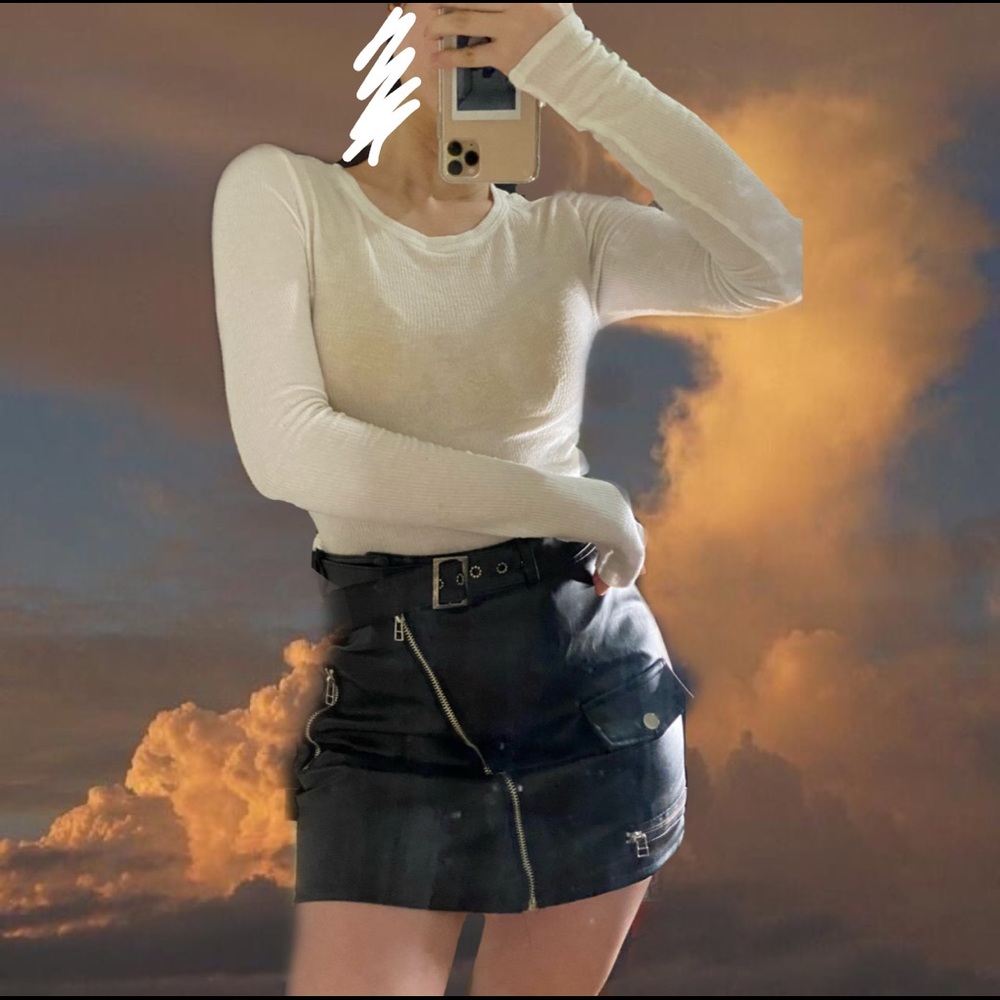 White Low-neck Long sleeve